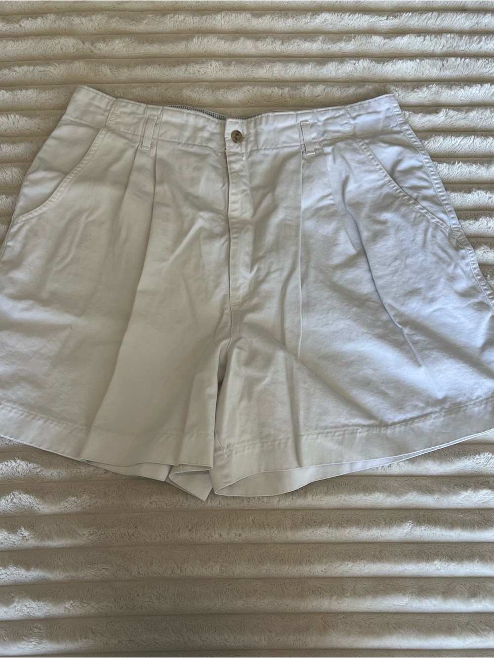 Women’s White Pleated High-Waist Shorts